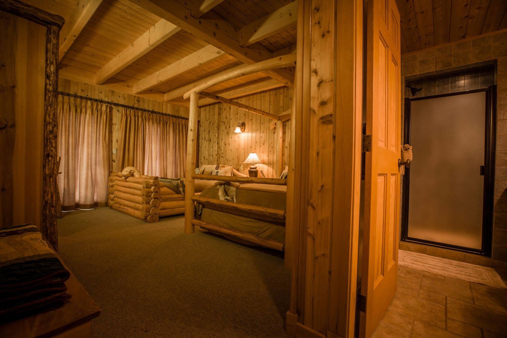 Bear Claw Lodge Kispiox ภายนอก รูปภาพ